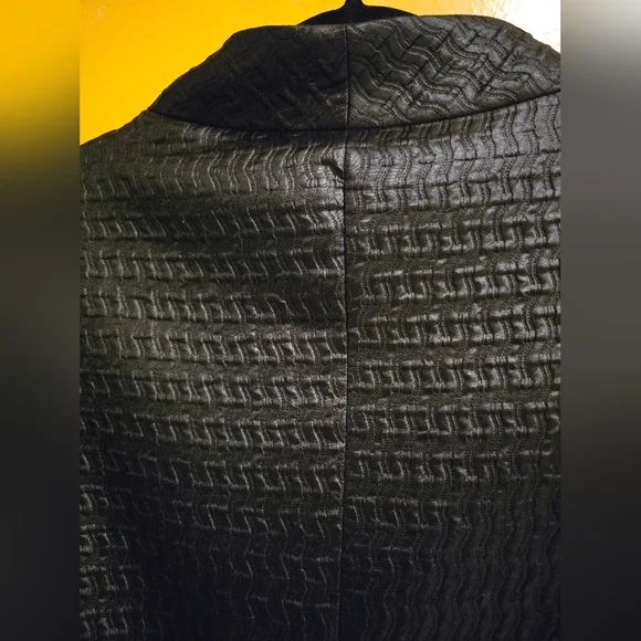 DONCASTER Elegant Black Textured Blazer - Picture 3 of 4